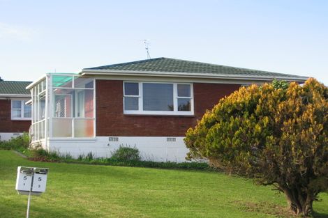 Photo of property in 2/5 Landop Terrace, Howick, Auckland, 2014