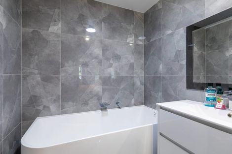 Photo of property in 10/66 Clayburn Road, Glen Eden, Auckland, 0602