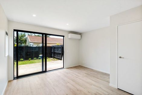 Photo of property in 2/77 Matipo Road, Te Atatu Peninsula, Auckland, 0610