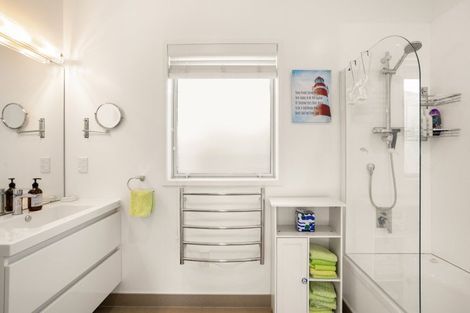 Photo of property in 14 Kelly Place, Whitianga, 3510