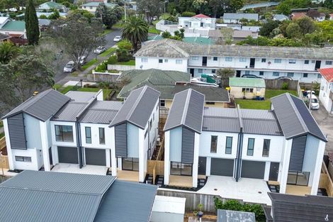 Photo of property in 7b Queen Mary Avenue, New Lynn, Auckland, 0600