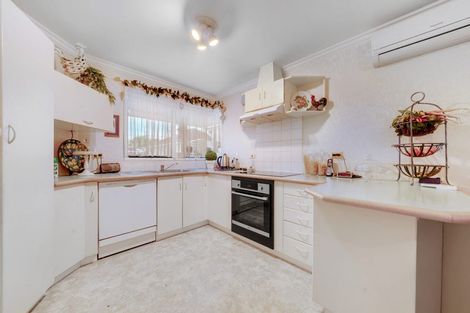 Photo of property in 2/13 Hamilton Road, Papatoetoe, Auckland, 2025