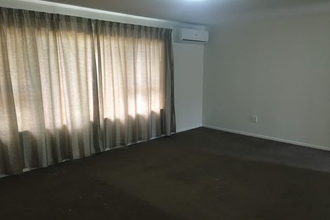 Photo of property in 2/24 Frank Evans Place, Henderson, Auckland, 0610