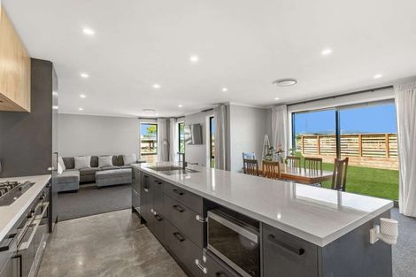 Photo of property in 2 Atutahi Street, Hurdon, New Plymouth, 4310