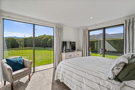 Photo of property in 38 Judge And Jury Drive, Lake Hayes, Queenstown, 9304