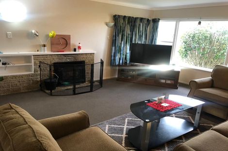 Photo of property in 27 Bellringer Crescent, Newlands, Wellington, 6037