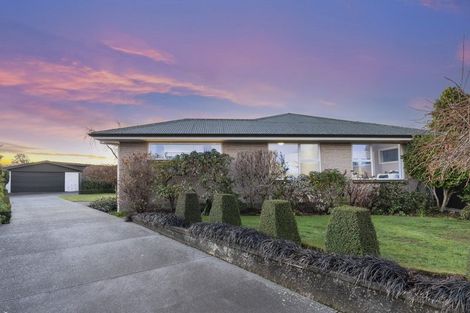 Photo of property in 17 Ilfracombe Place, Burnside, Christchurch, 8053