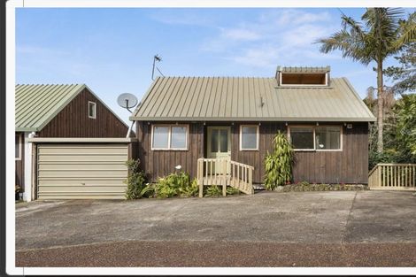 Photo of property in 1/807 East Coast Road, Northcross, Auckland, 0630