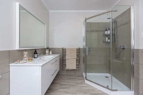 Photo of property in 20 Tiromoana Road, Raumati South, Paraparaumu, 5032