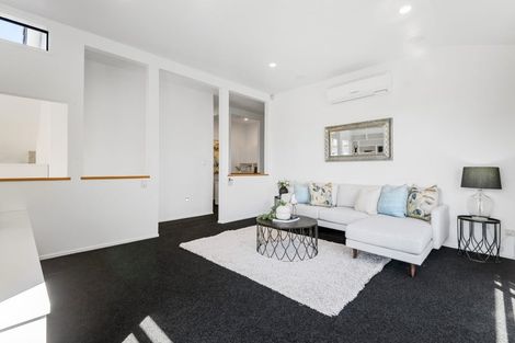 Photo of property in 15 Seagate Place, Red Beach, 0932