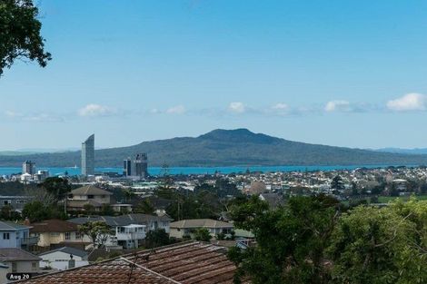 Photo of property in 8 Speedy Crescent, Hillcrest, Auckland, 0627