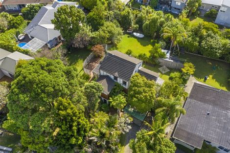 Photo of property in 33 Lyons Avenue, Murrays Bay, Auckland, 0630