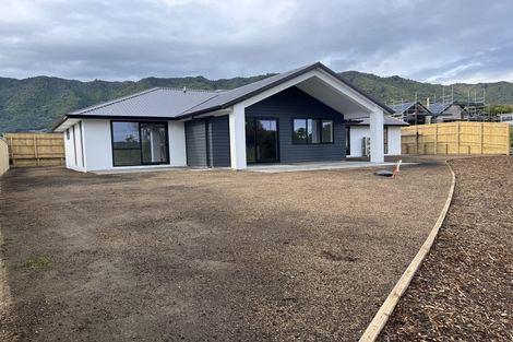 Photo of property in 6 Pihoihoi Close, Waikanae, 5036