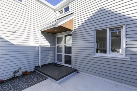 Photo of property in 2b Paratu Way, Strathmore Park, Wellington, 6022