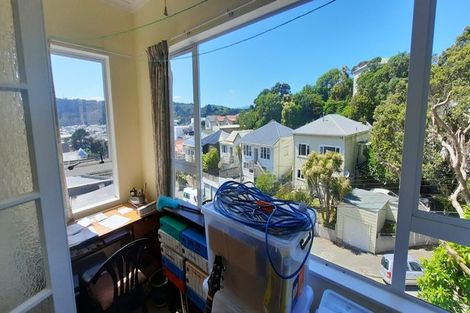 Photo of property in 64 Rolleston Street, Mount Cook, Wellington, 6021