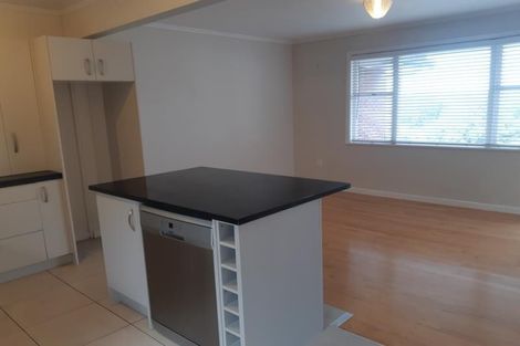 Photo of property in 2/15 East Coast Road, Milford, Auckland, 0620