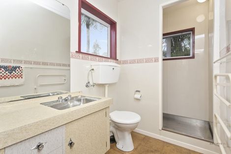 Photo of property in 25 Turanga Road, Henderson Valley, Auckland, 0612