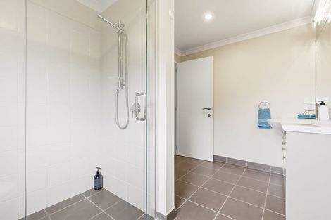 Photo of property in 2/17 Tremaine Avenue, Two Mile Bay, Taupo, 3330