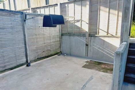 Photo of property in 2a/20 Ian Marwick Place, Birkenhead, Auckland, 0626