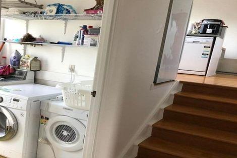 Photo of property in 1/32 Knightsbridge Drive, Forrest Hill, Auckland, 0620