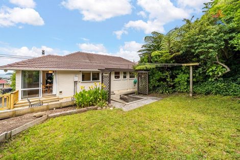 Photo of property in 27 Magnolia Grove, Maungaraki, Lower Hutt, 5010