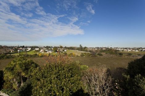 Photo of property in 2/1 Keys Street, Belmont, Auckland, 0622