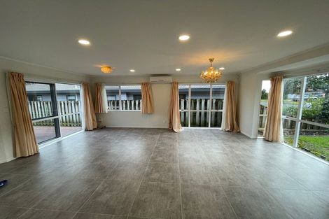 Photo of property in 38 Frank Nobilo Drive, Golflands, Auckland, 2013