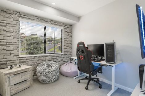 Photo of property in 6 Fairchild Avenue, Goodwood Heights, Auckland, 2105