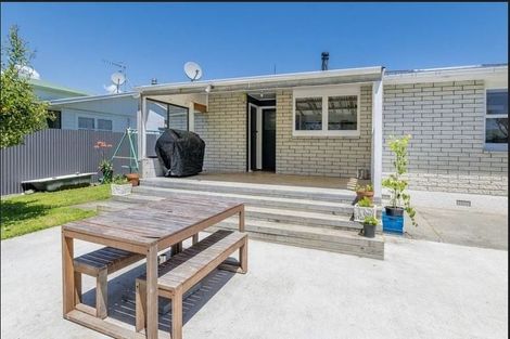 Photo of property in 172 Queen Street West, Levin, 5510