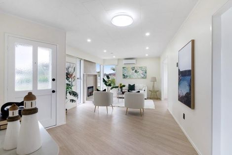 Photo of property in 17 Nan Place, Pakuranga Heights, Auckland, 2010