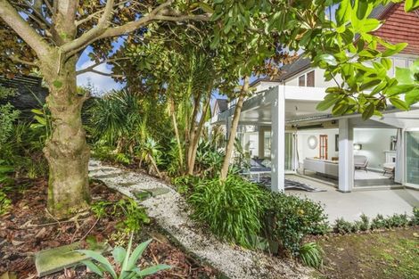 Photo of property in 72b Parr Terrace, Castor Bay, Auckland, 0620