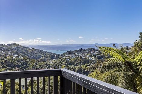 Photo of property in 2/10 Downing Street, Crofton Downs, Wellington, 6035