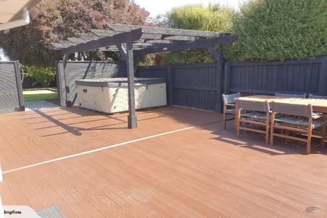 Photo of property in 76 Blue Gum Place, New Brighton, Christchurch, 8083