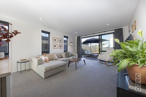 Photo of property in 37 Lumbarda Drive, Kumeu, 0810