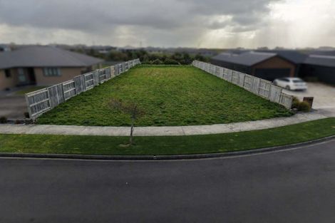 Photo of property in 43 Sardinia Grove, Fitzherbert, Palmerston North, 4410