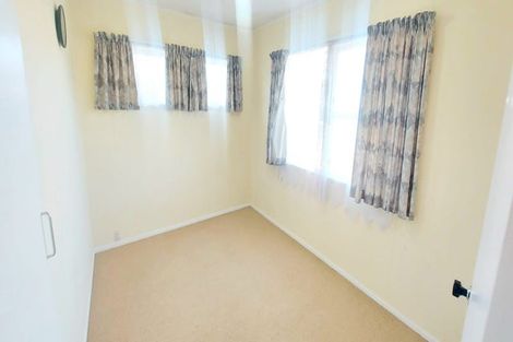 Photo of property in 30 La Rosa Street, Green Bay, Auckland, 0604