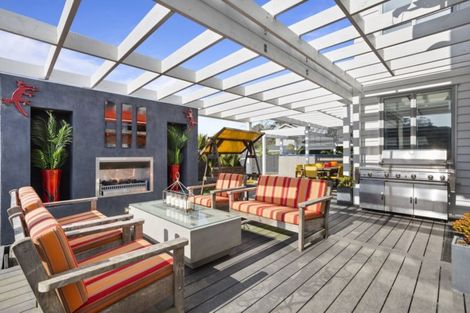 Photo of property in 112 Admirals Court Drive, Greenhithe, Auckland, 0632