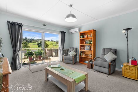 Photo of property in 15 Ash Grove, Maungaturoto, 0520