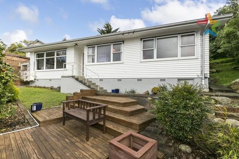 Photo of property in 10 Innes Way, Newlands, Wellington, 6037