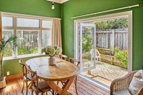Photo of property in 10 Lambley Road, Titahi Bay, Porirua, 5022