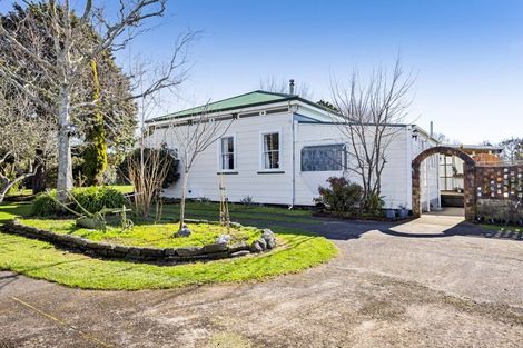 Photo of property in 24 Castle Street, Eltham, 4322