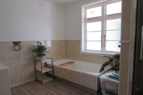 Photo of property in 2 Hawkhurst Road, Lyttelton, 8082