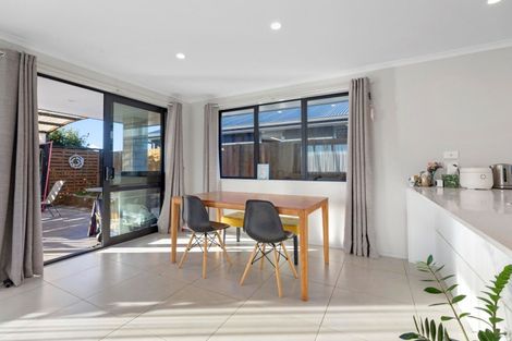 Photo of property in 15 Oka Street, Papamoa Beach, Papamoa, 3118