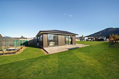 Photo of property in 3 Pennycook Place, Lake Hawea, Wanaka, 9382