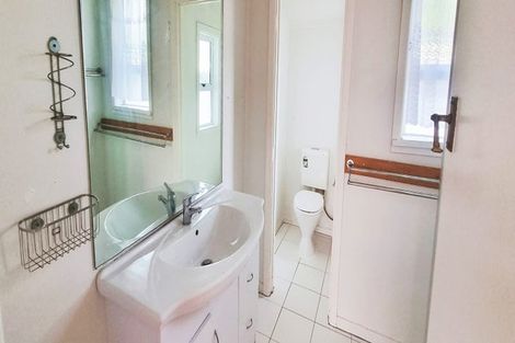 Photo of property in 1/8 Keeling Road, Henderson, Auckland, 0612