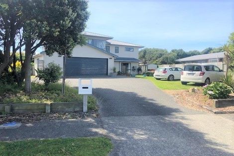 Photo of property in 135 Field Way, Waikanae Beach, Waikanae, 5036