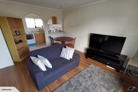 Photo of property in 3/6 Craigbank Avenue, New Lynn, Auckland, 0600