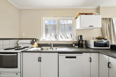 Photo of property in 7 Gloaming Hill, Titahi Bay, Porirua, 5022