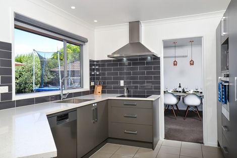 Photo of property in 5 Compton Grove, Huntington, Hamilton, 3210