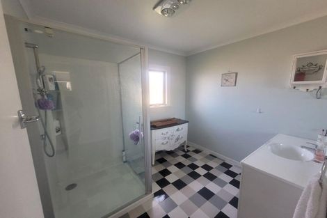 Photo of property in 394 Mangorei Road, Merrilands, New Plymouth, 4312